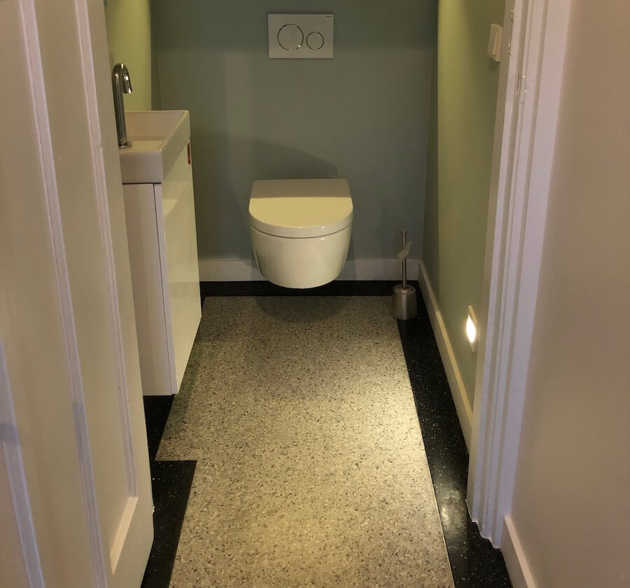 Terrazzo look vloer toilet